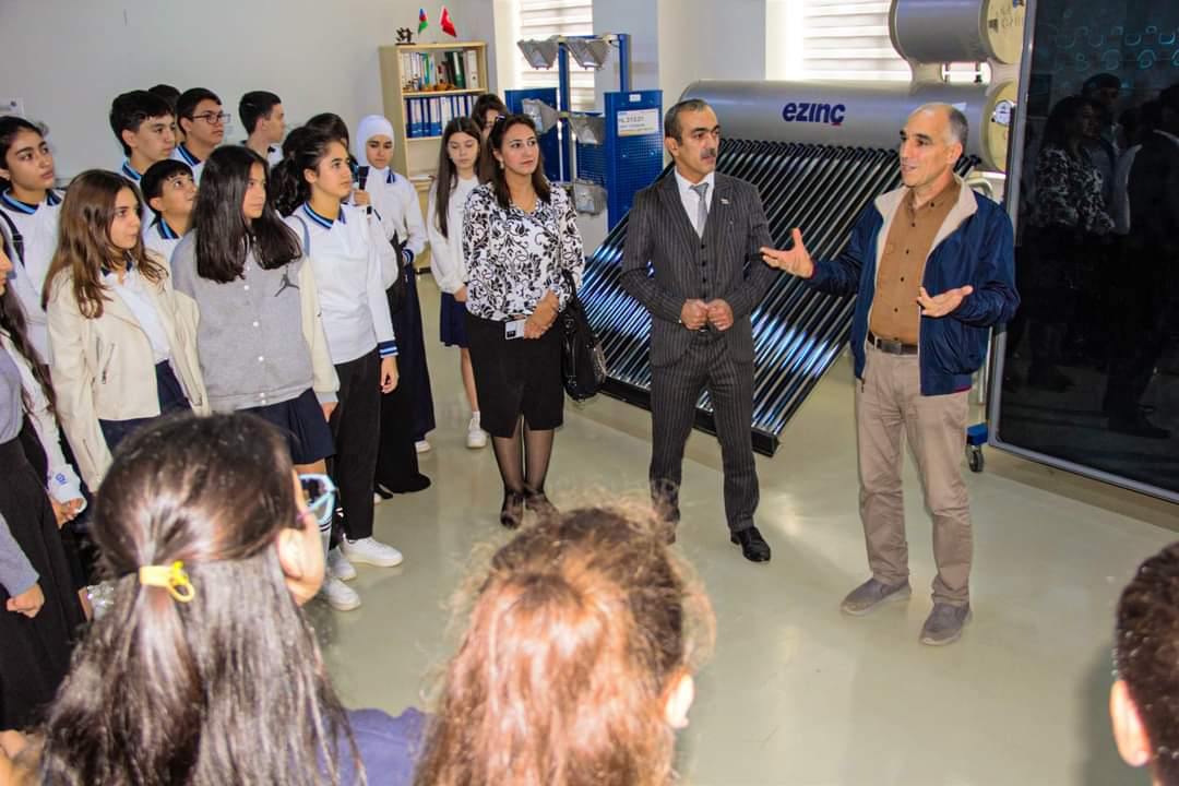 Şagirdlər Bakı Mühəndislik Universiteti ilə tanış olublar - FOTO