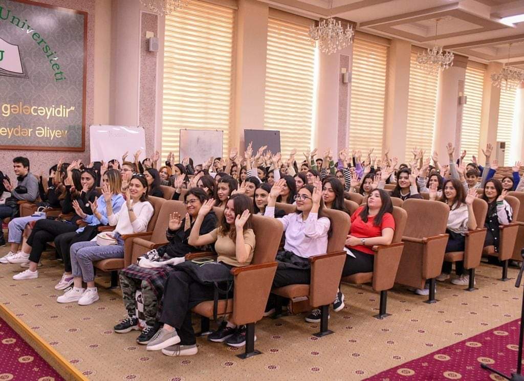 BSU-da “IB müəllimi necə olmalıdır?” adlı təlim keçirilib - FOTO