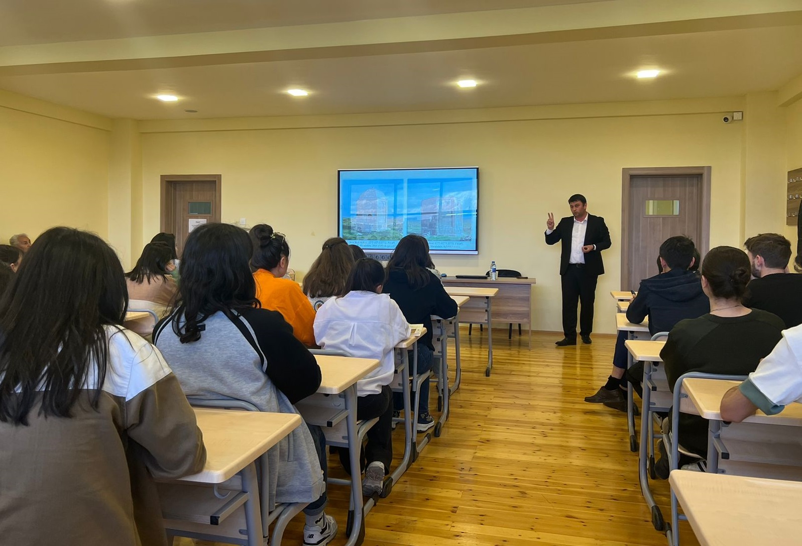 “Qarabağın əsirlikdən azad olunmuş memarlıq abidələri” mövzusunda elmi seminar keçirilib