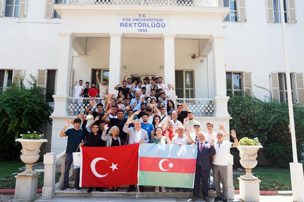 Ege Universitetinin rektoru ADAU tələbələri ilə görüşüb - FOTO