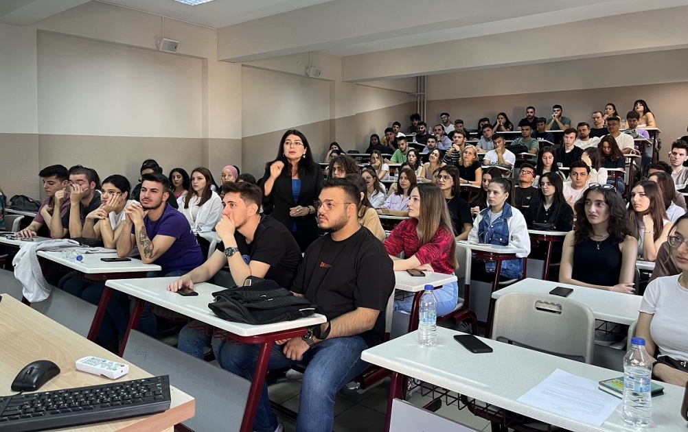 AzMİU-nun müəllimi Türkiyənin Ege Universitetində ingilis dilində mühazirə oxuyub - FOTO