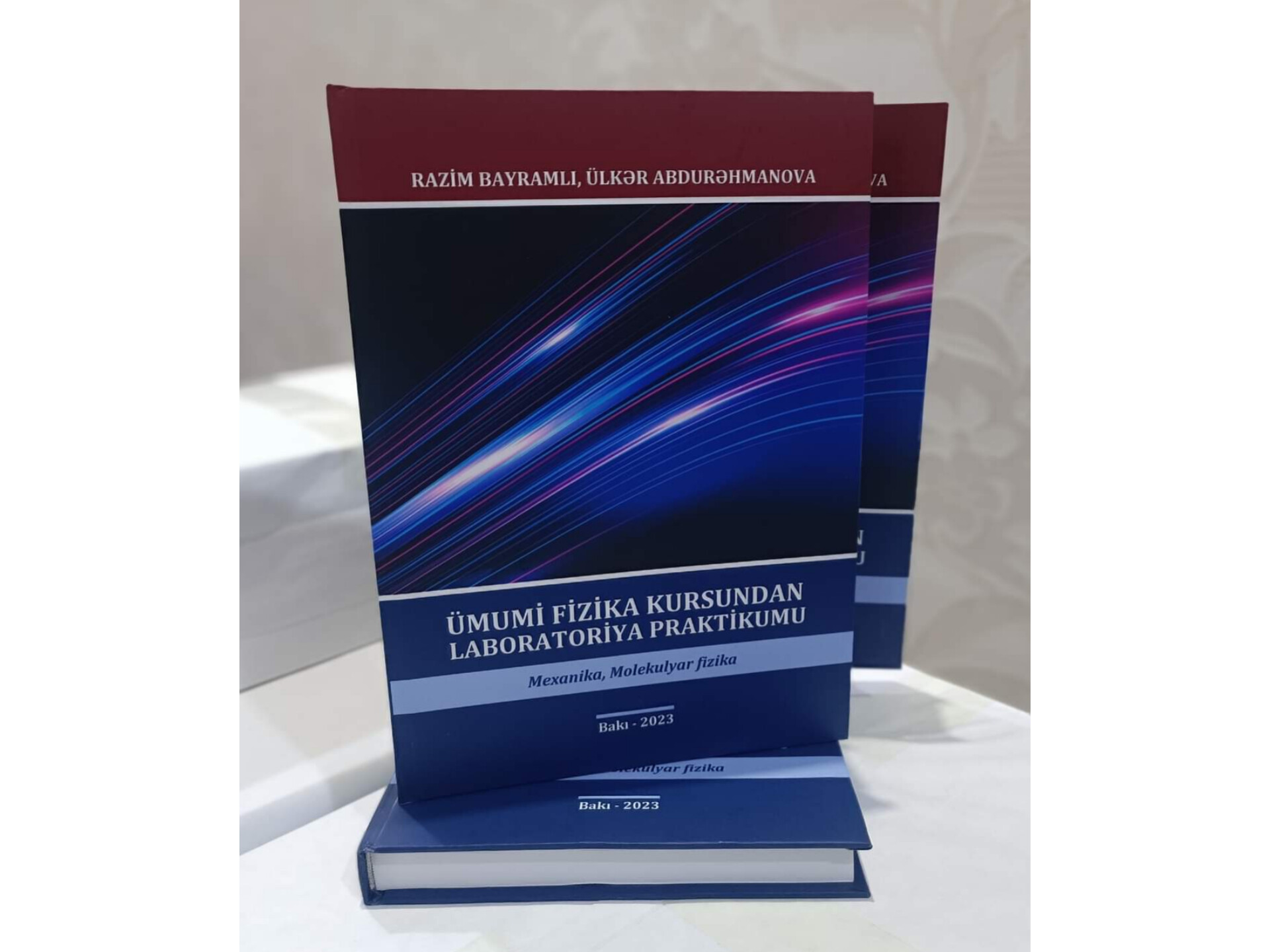 “Ümumi fizika kursundan laboratoriya praktikumu (mexanika, molekulyar fizika)” adlı dərs vəsaiti nəşr olunub