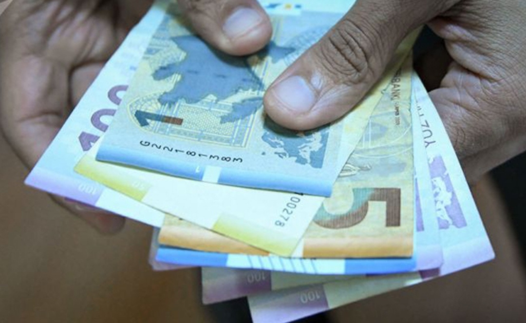 Direktor olmaq üçün 8 min manat verən müəllim aldadıldı