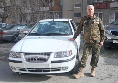 Prezident Bakı Ali Neft Məktəbinin müəlliminə maşın bağışladı - FOTO